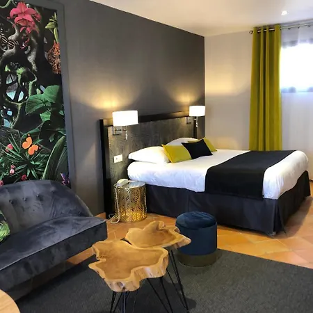 Hotel Les - Domaine De Crecy-la-Chapelle
